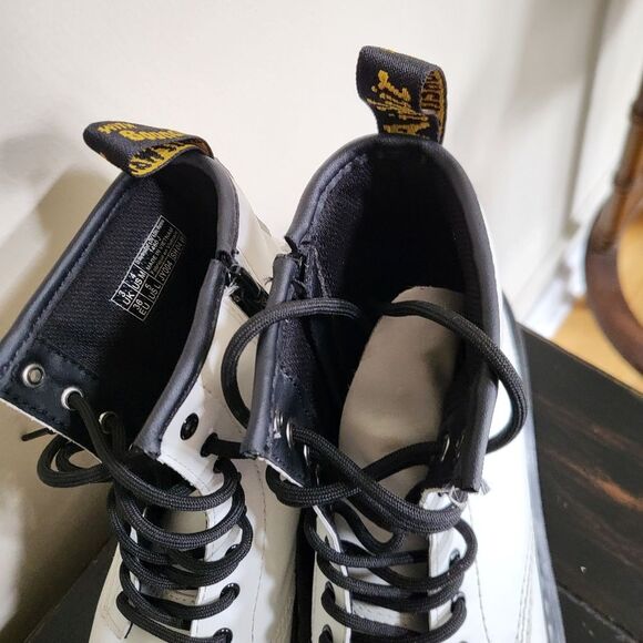 Dr. Martens White Delaney 1460J Size 5 L - Picture 3 of 10
